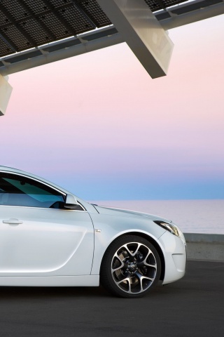 Белый седан под крышей обои