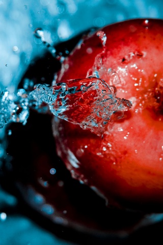 Брызги на яблоке обои