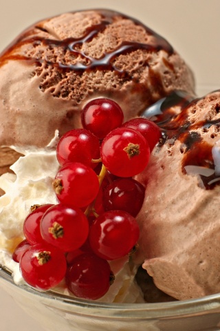 Шоколадное мороженое со смородинкой обои