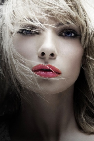 Девушка с красными губами обои