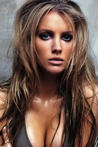 Брюнетка обои