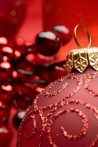 Красная ёлочная игрушка обои