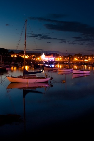 Лодки на вечерней воде обои