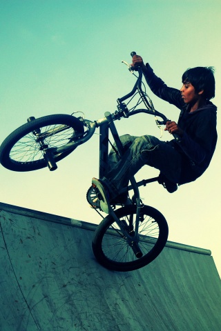 Мальчик на рампе обои