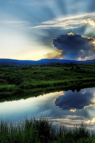 Облако над лугом обои