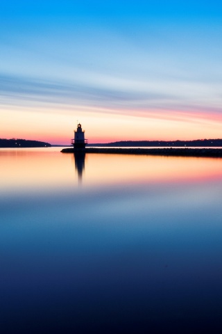 Маяк и его отражение обои