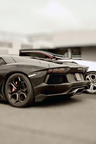 Ламборджини ревентон на парковке обои