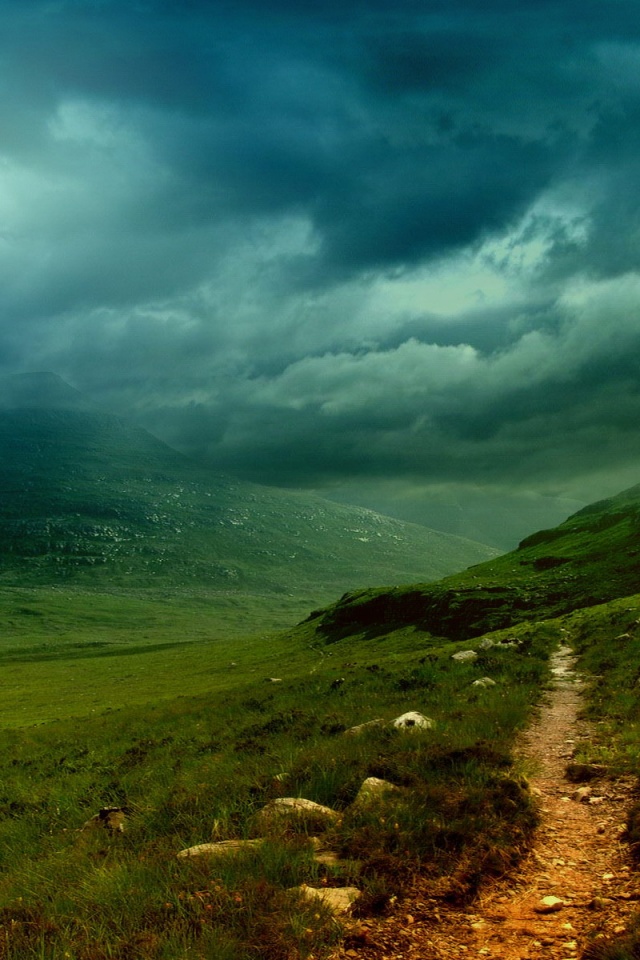 Тропинка средь холмов обои