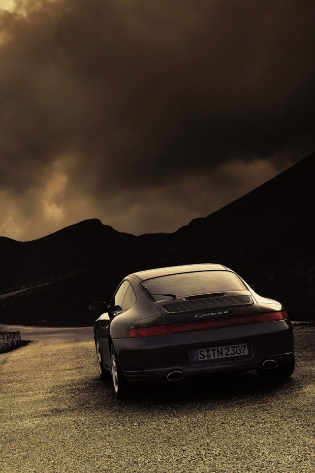 Черный Порше на горной дороге обои
