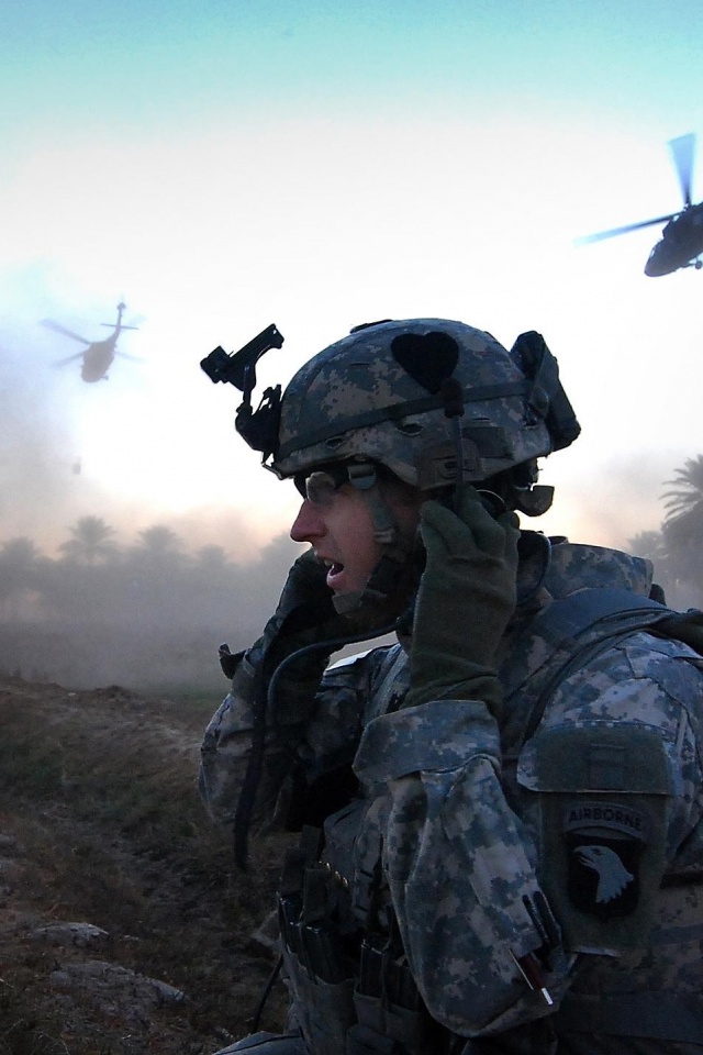 СОлдат во время боевых действий обои