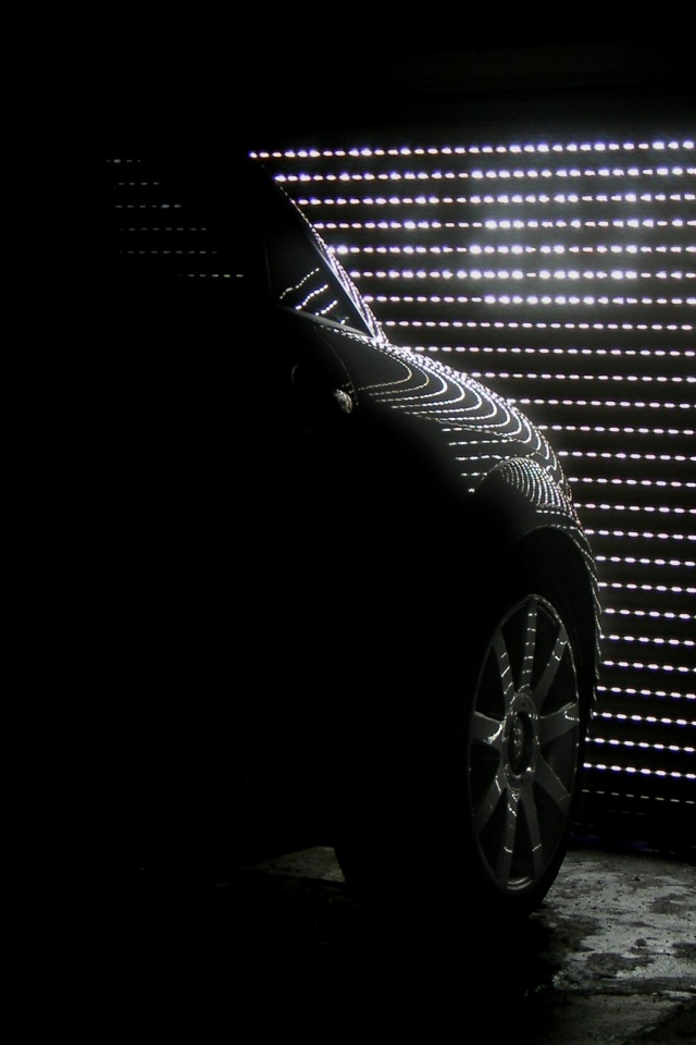 Машина в закрытом гараже обои