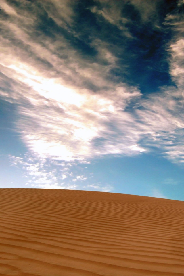 Облака над пустыней обои