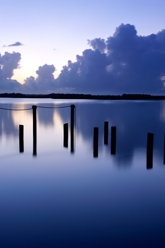 Столбики из воды обои