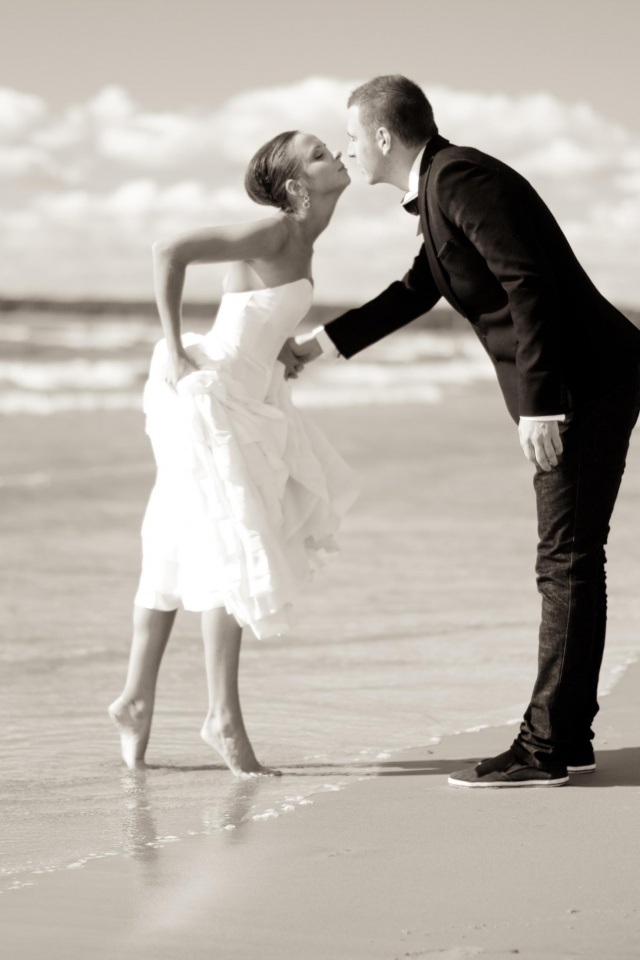 Поцелуй на пляже обои