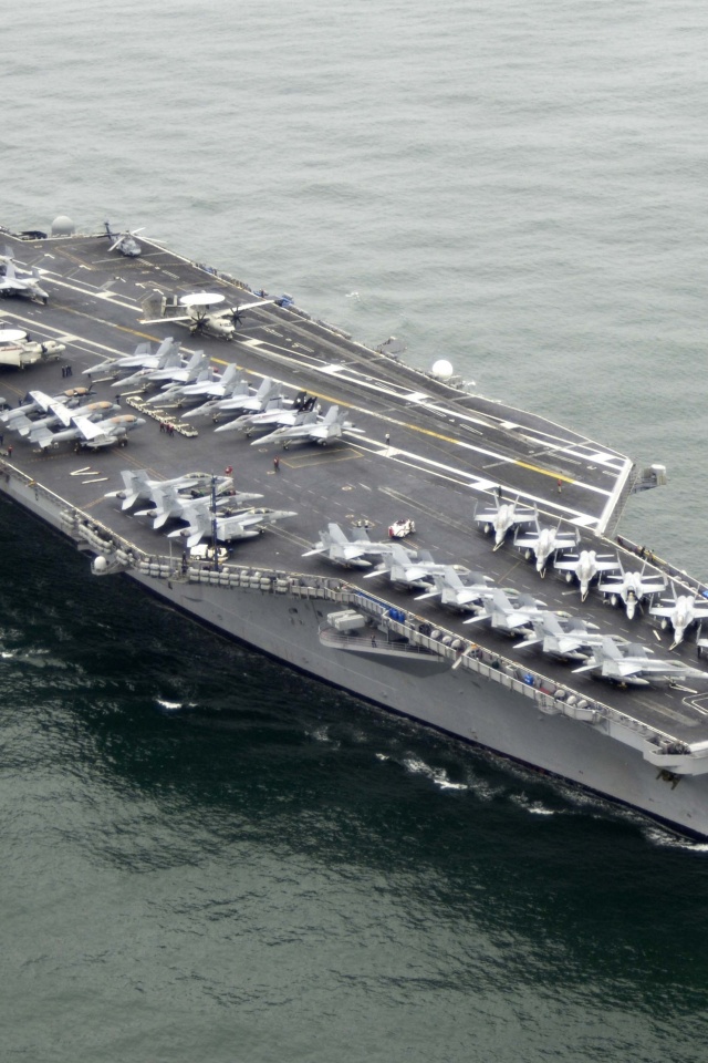 Авианосец в море обои