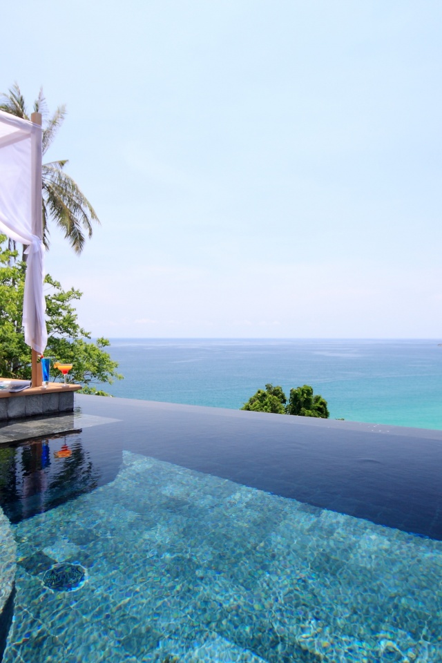 Бассейн на берегу моря обои