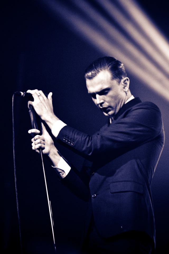 Тео Хатчкрафт на сцене обои