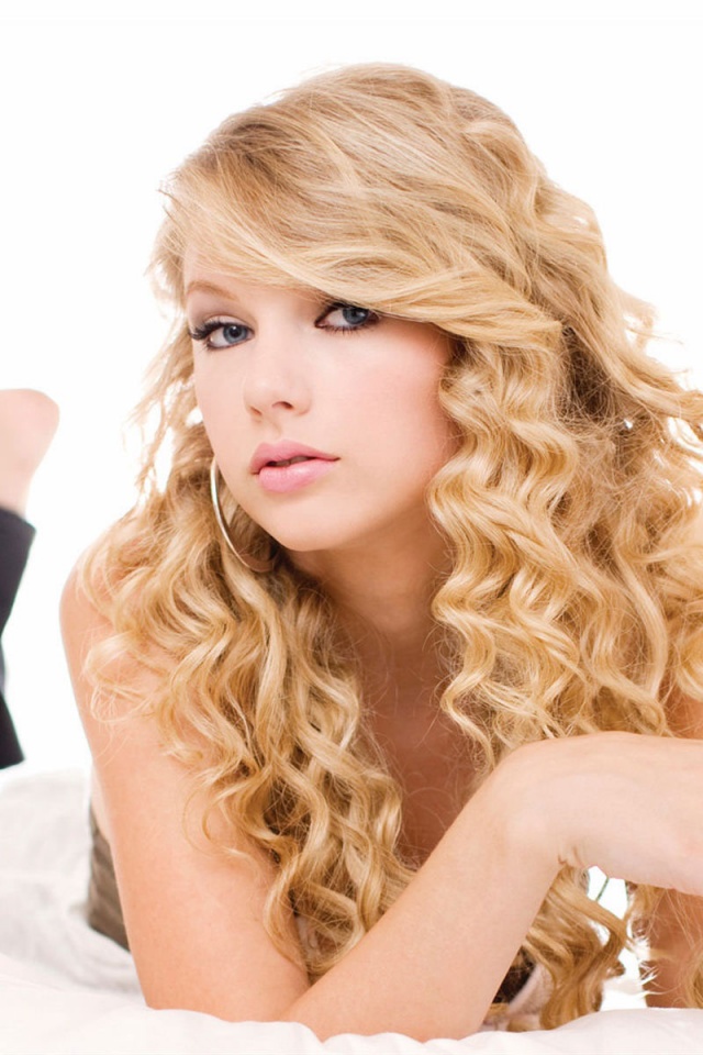 Тэйлор Свифт играет с волсоами обои