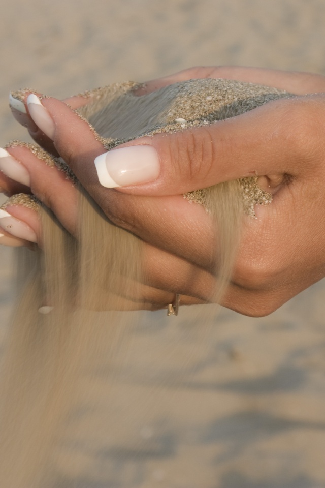 Песок сквозь пальцы обои