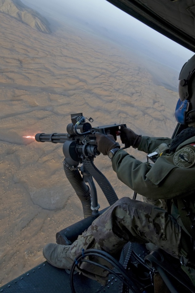 Обстрел с борта вертолета обои