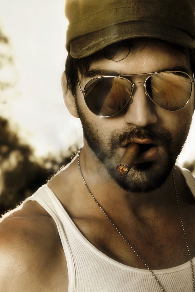 Суровый парень с сигарой обои