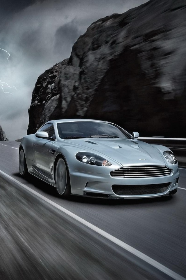 Астон мартин на горной дороге обои