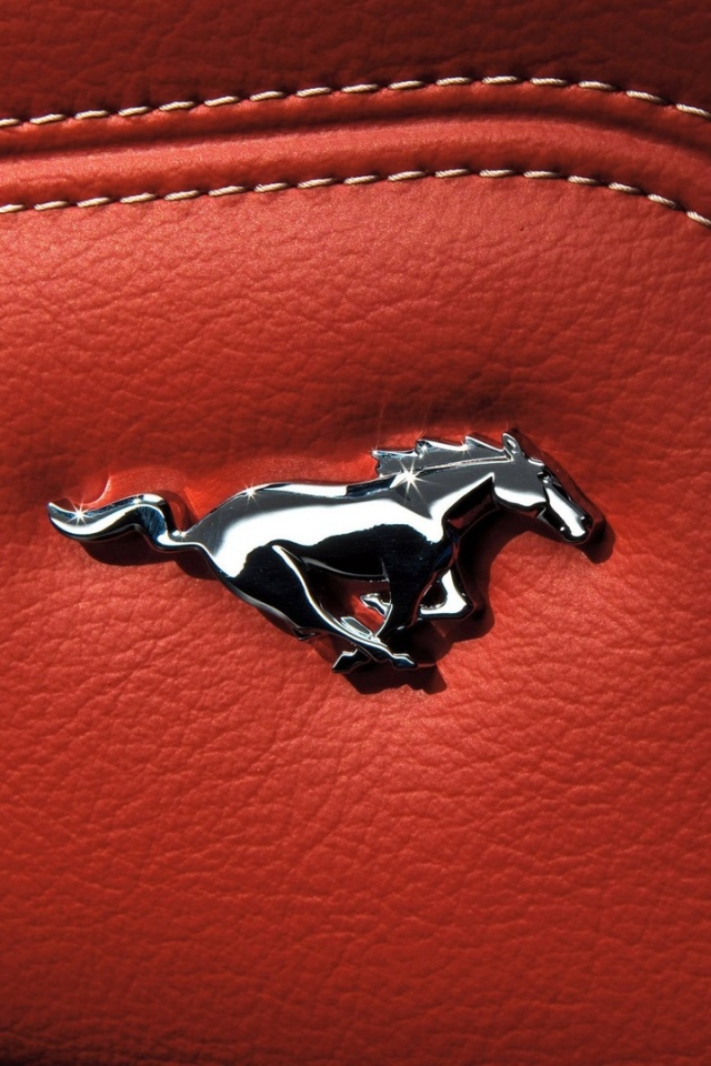 Кожаный салон Форда Мустанг обои