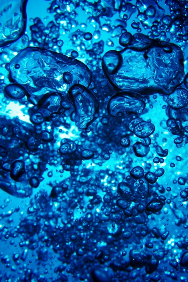 Тёмные пузыри в воде обои