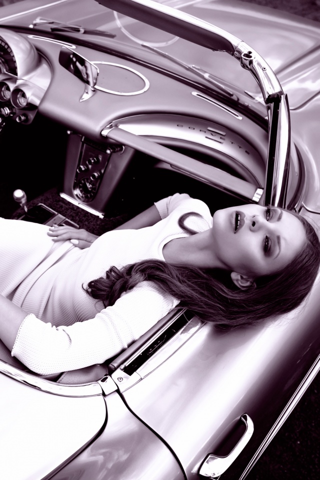 Женщина в кабриолете обои