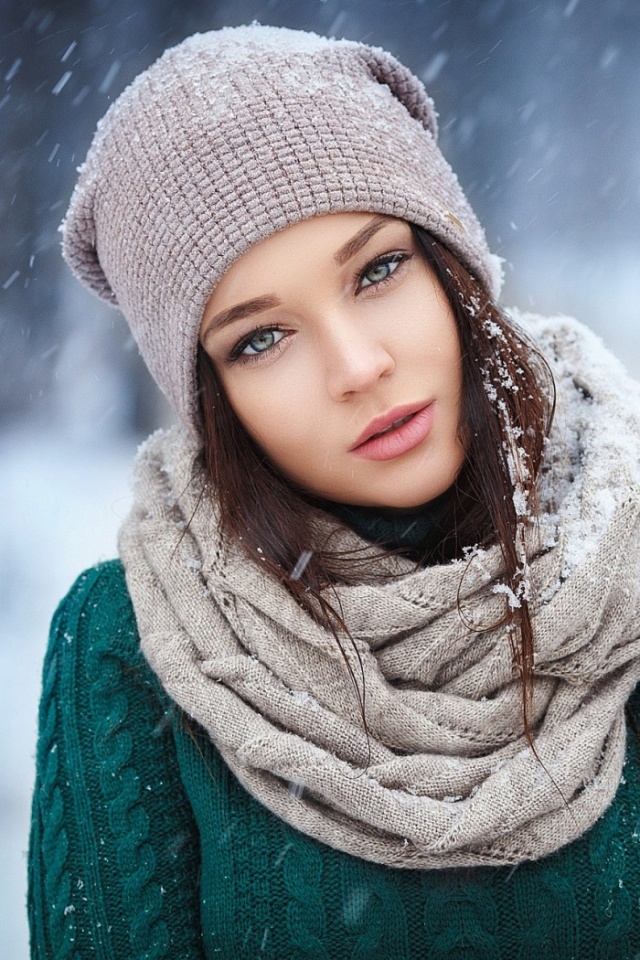 Девушка в снегопад обои