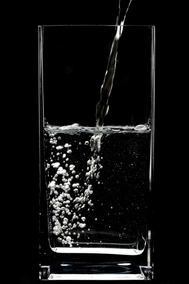 Вода в стакане обои