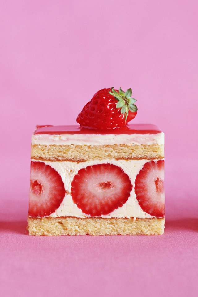 Ломтики клубничного торта обои