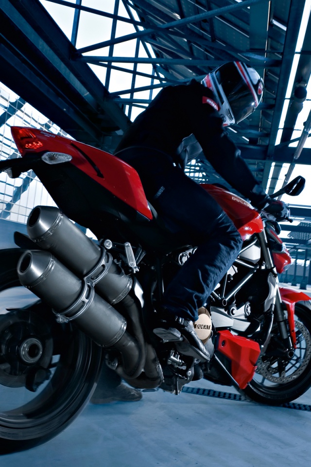 Пробуксовка на мотоцикле обои