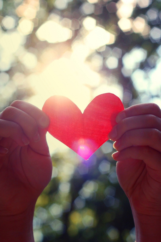 Бумажное красное сердце обои