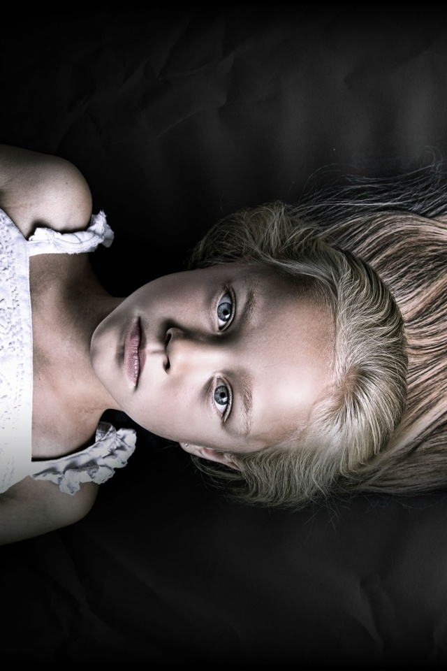 Маленькая девочка обои