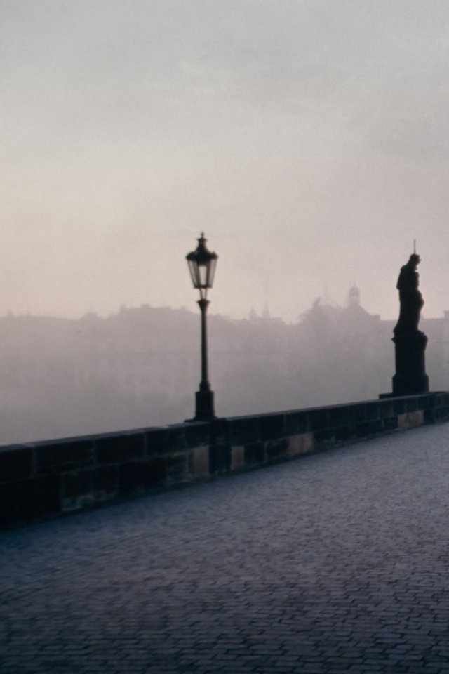 Мост с скульптурами обои