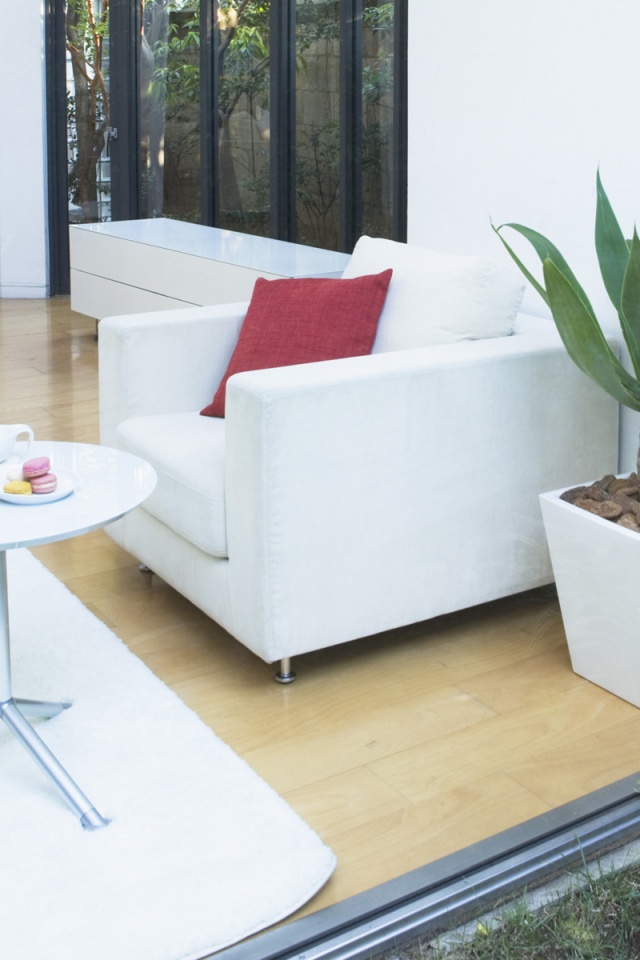 Белое кресло обои