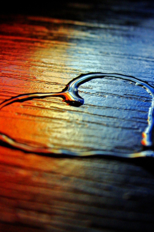 Сердечко из воды обои