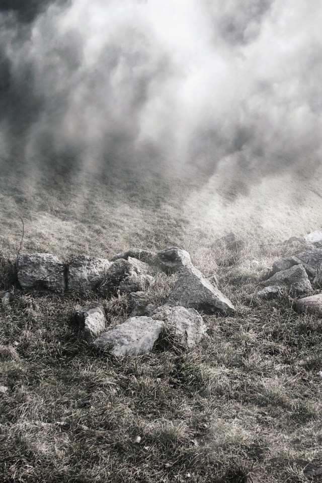 Камни под туманом обои