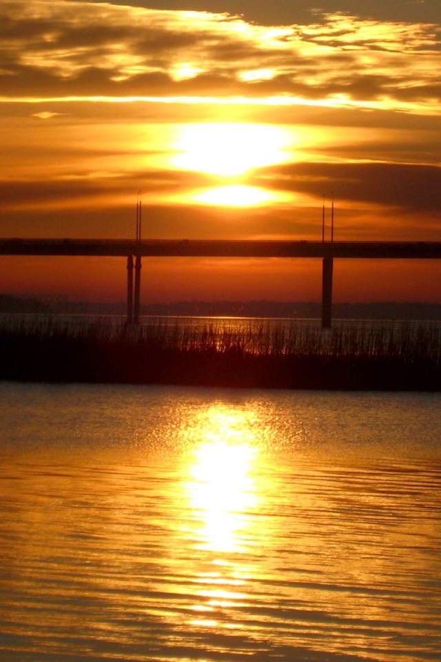 Мост на фоне заката обои