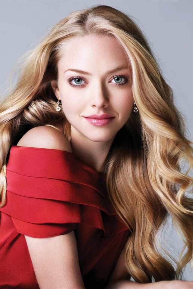 Красавица Аманда Сэйфрид обои