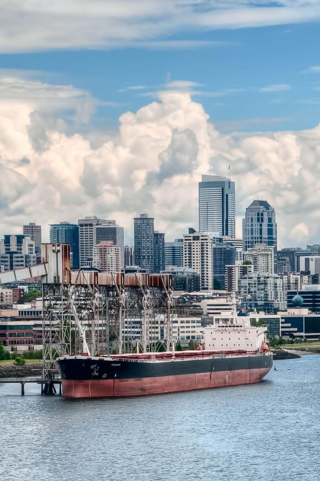 Баржа в ожидании отплытия обои