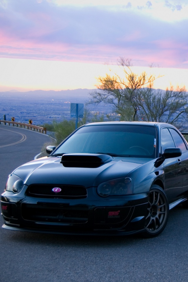 Субару на смотровой алощадке в горах обои