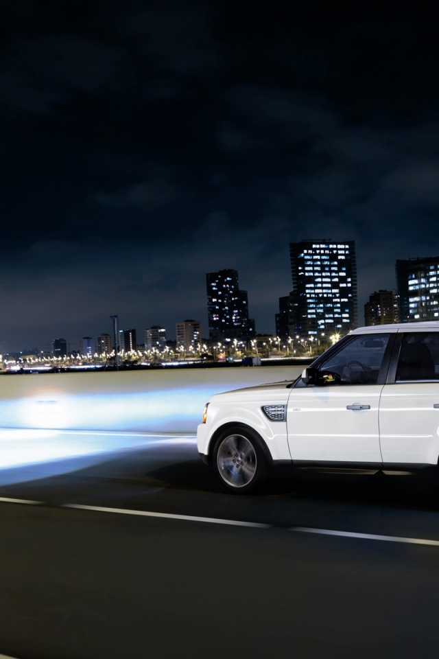 Рендж ровер на трассе обои