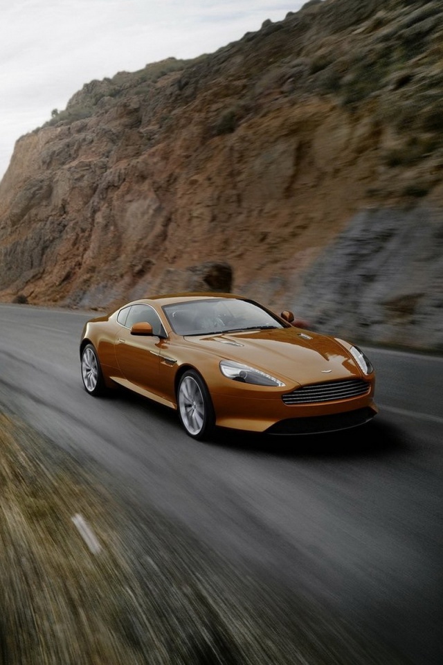 Aston Martin в горах обои