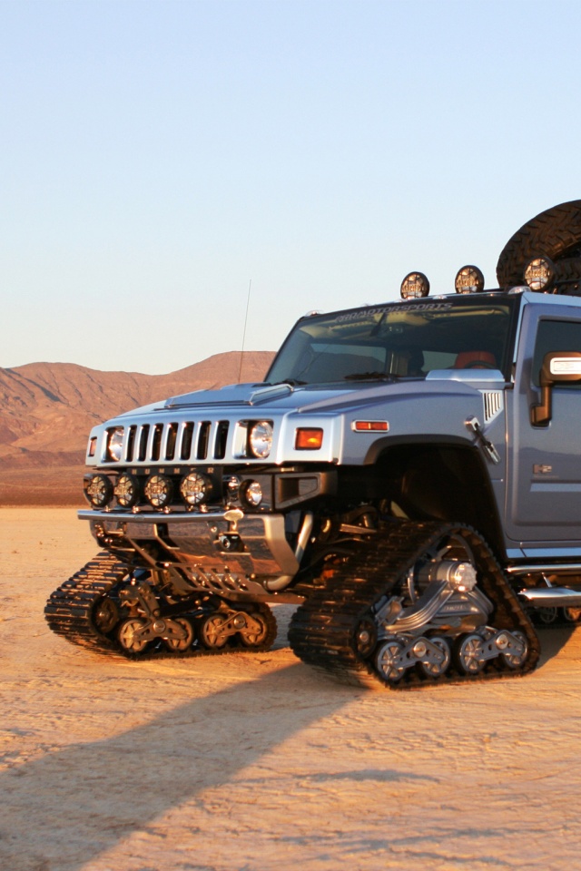 Hammer на гусеницах обои