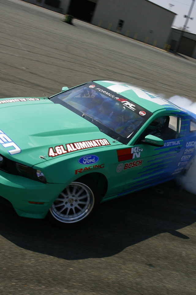 Мустанг дрифтует обои