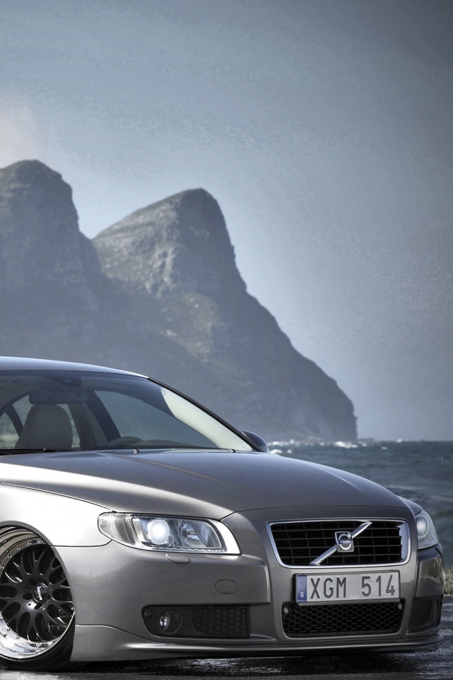 Вольво на берегу обои