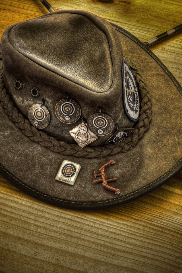 Шляпа и стрелы обои