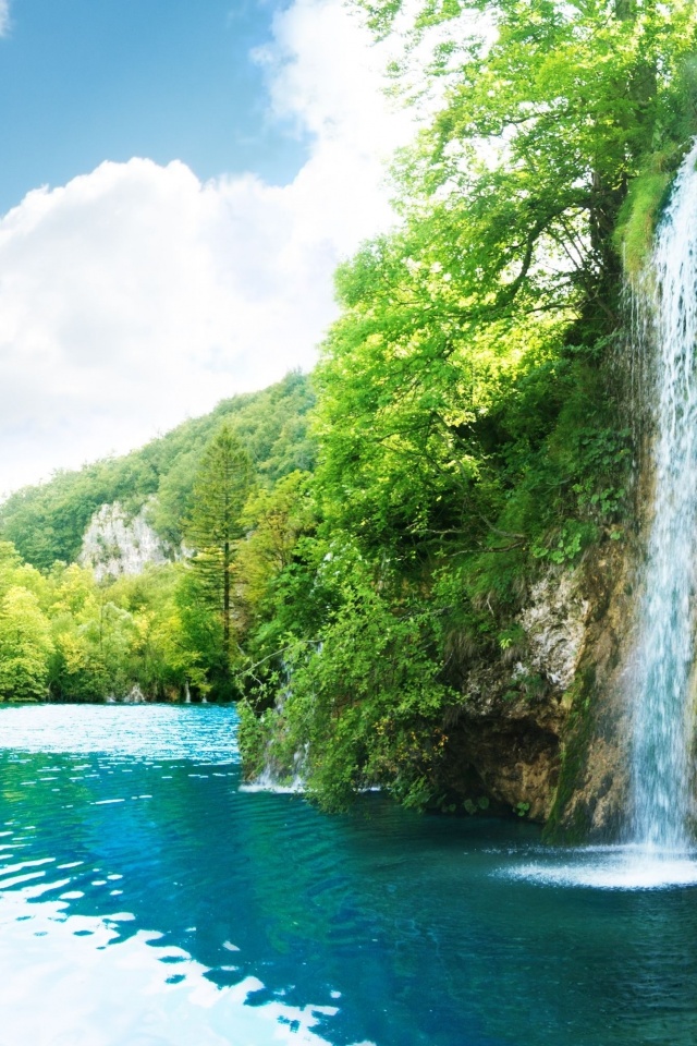 Водопад у реки обои